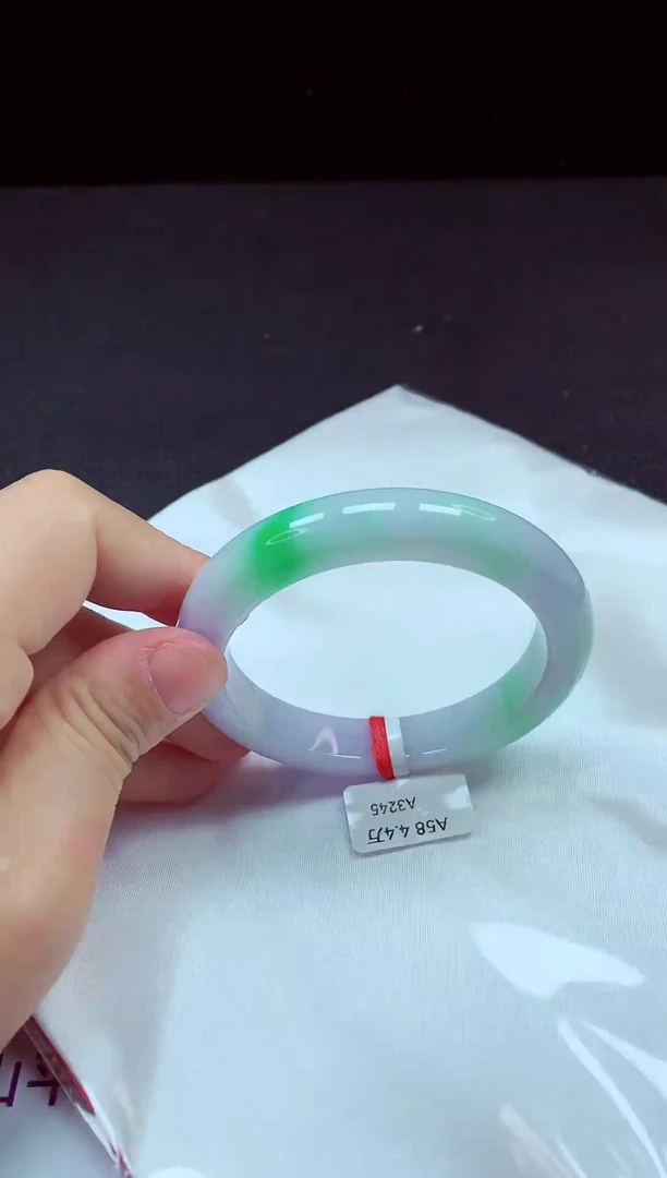 【闪购商品】翡翠手镯未镶嵌镯子58+