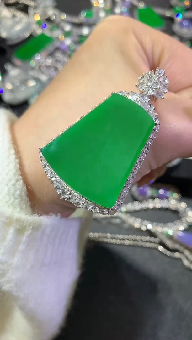 【闪购商品】翡翠吊坠(不含链)18K金镶嵌132-无事牌