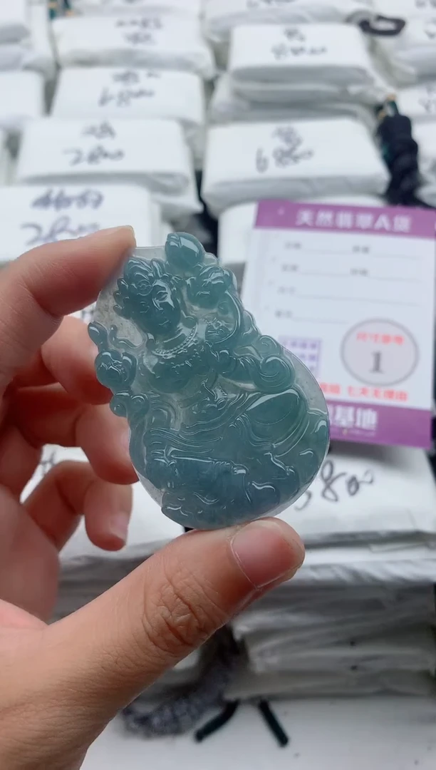 翡翠未镶嵌颈饰········