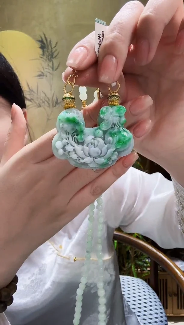 颈饰未镶嵌翡翠吊坠