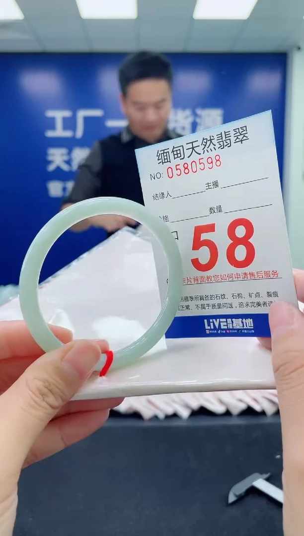 未镶嵌手镯翡翠天然翡翠手镯