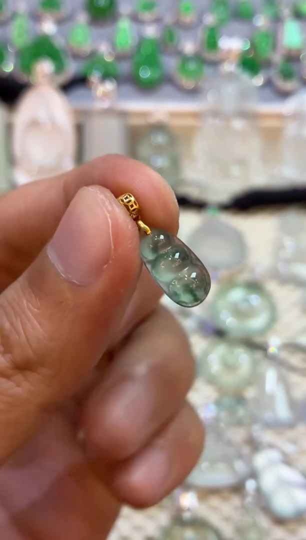 吊坠(不含链)18K金镶嵌翡翠豆子