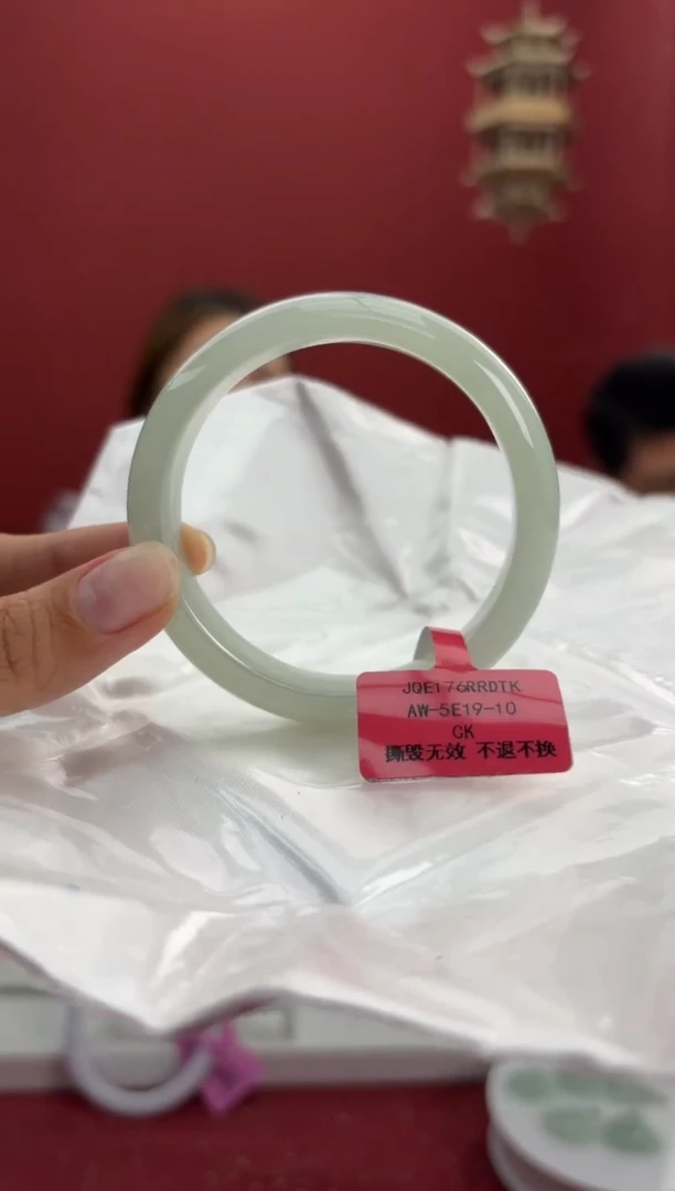 翡翠手镯未镶嵌手镯