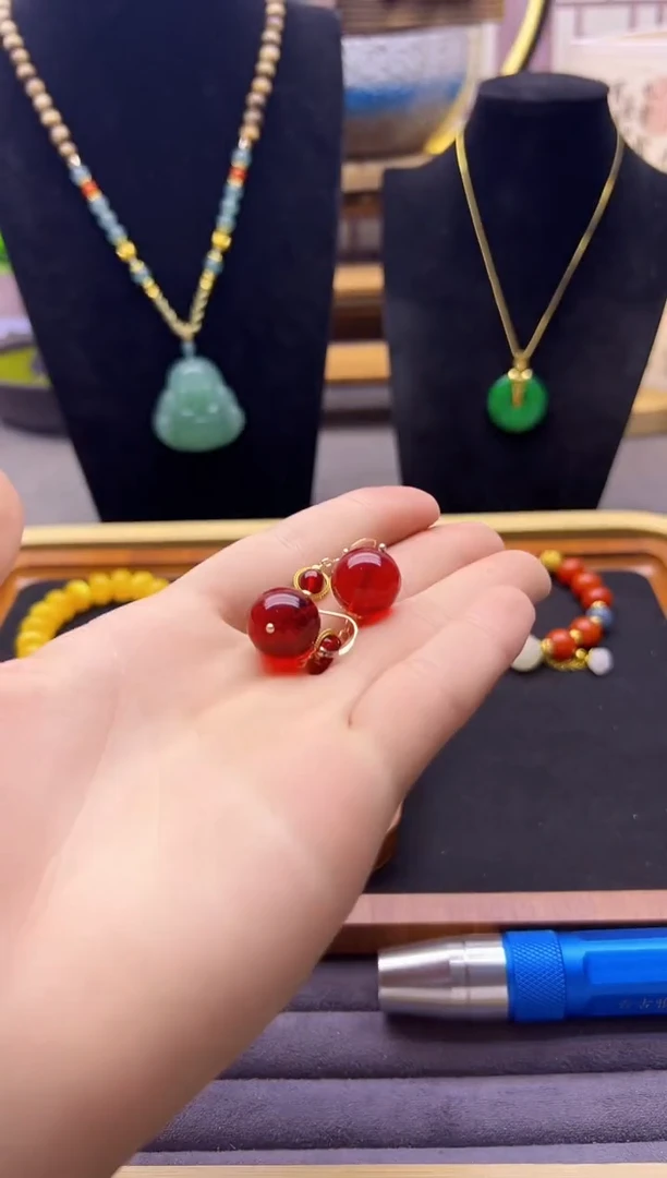 14K金镶嵌血珀耳饰E201