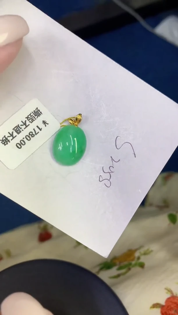 颈饰18K金镶嵌翡翠缅甸天然翡翠A货