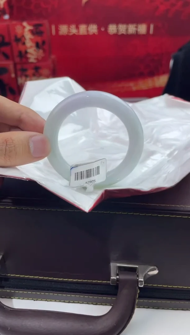 【闪购商品】翡翠手镯未镶嵌3翡翠手镯（微瑕）