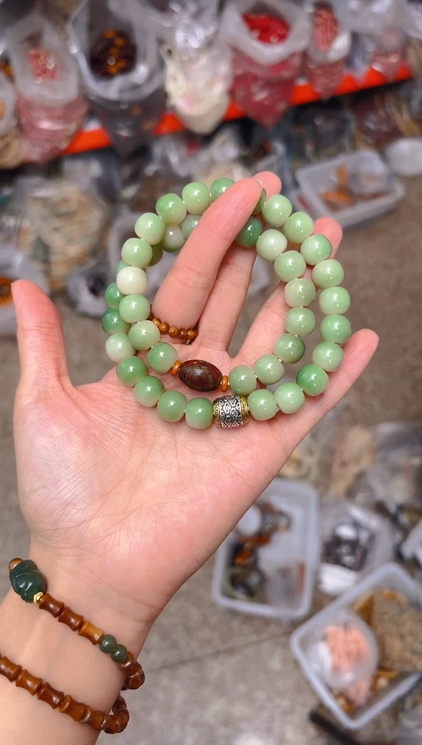 吊坠菩提根/象牙果绿色桶珠双圈手串