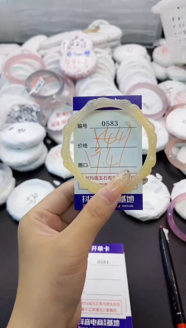 玛瑙/玉髓手镯未镶嵌0583