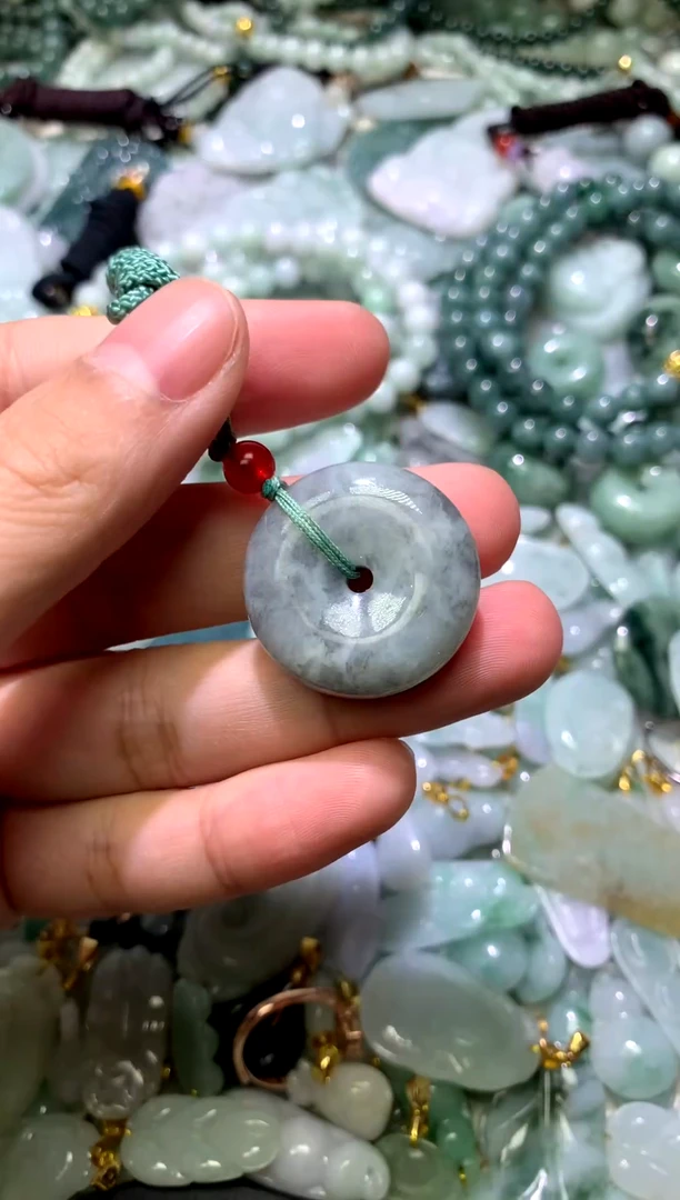 颈饰未镶嵌翡翠平安扣