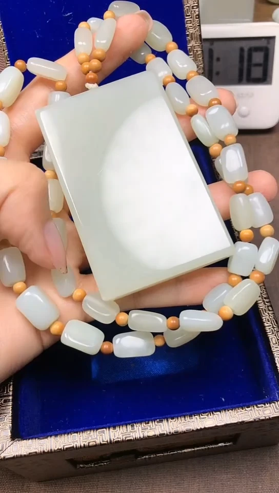 和田玉未镶嵌颈饰 生！活！