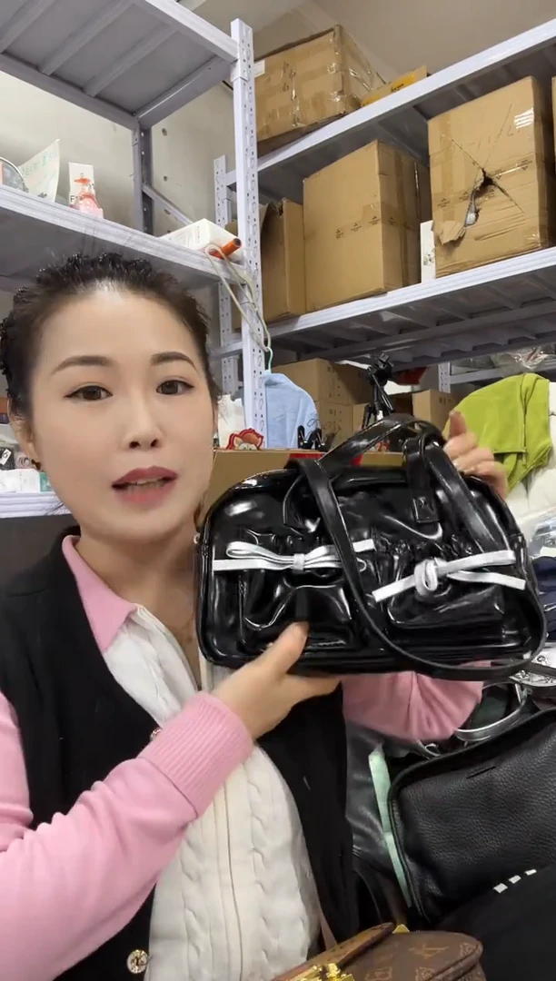 PVC点点小红心 没关注的关注一下主播