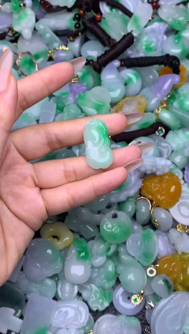 翡翠未镶嵌颈饰天然缅甸翡翠吊坠