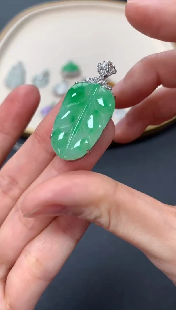 【闪购商品】翡翠吊坠(不含链)18K金镶嵌7500