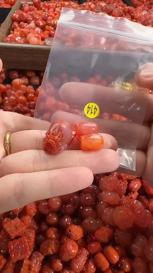 颈饰未镶嵌南红玛瑙1