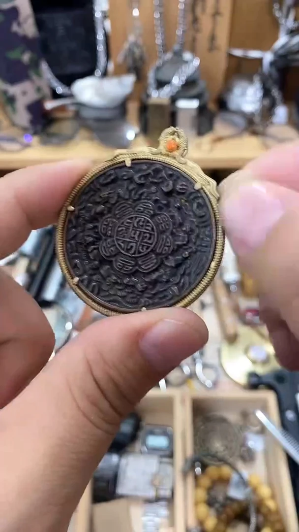 瓷片闪购商品  如图所示