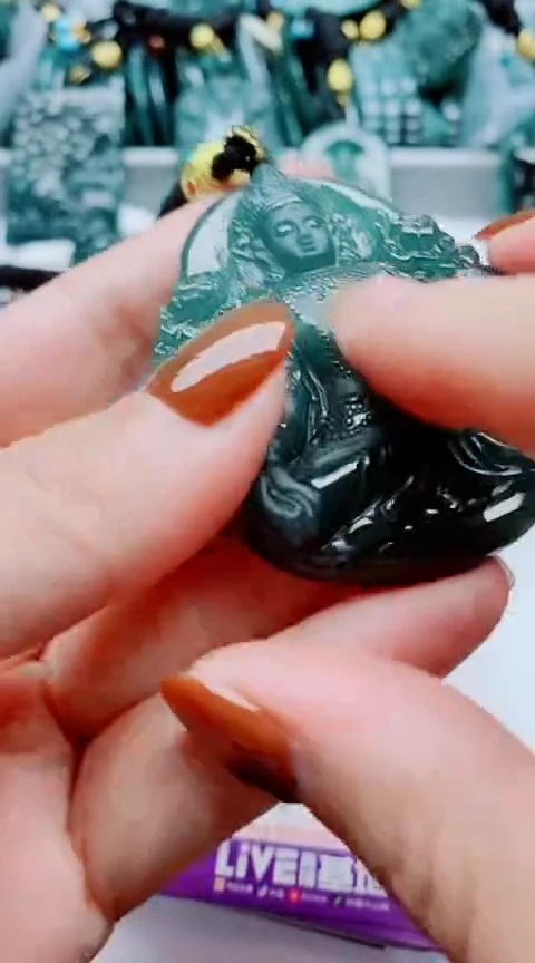 颈饰未镶嵌翡翠