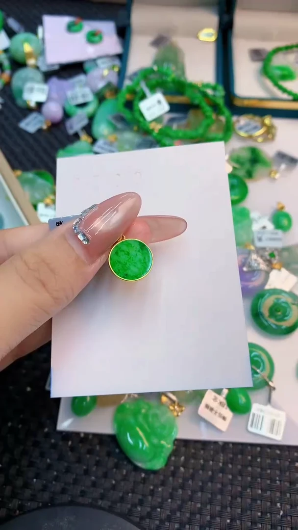 翡翠未镶嵌吊坠(不含链)1
