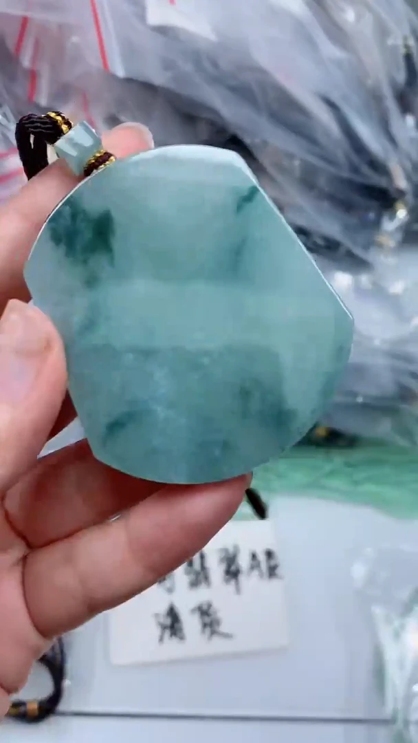 颈饰未镶嵌翡翠吊坠