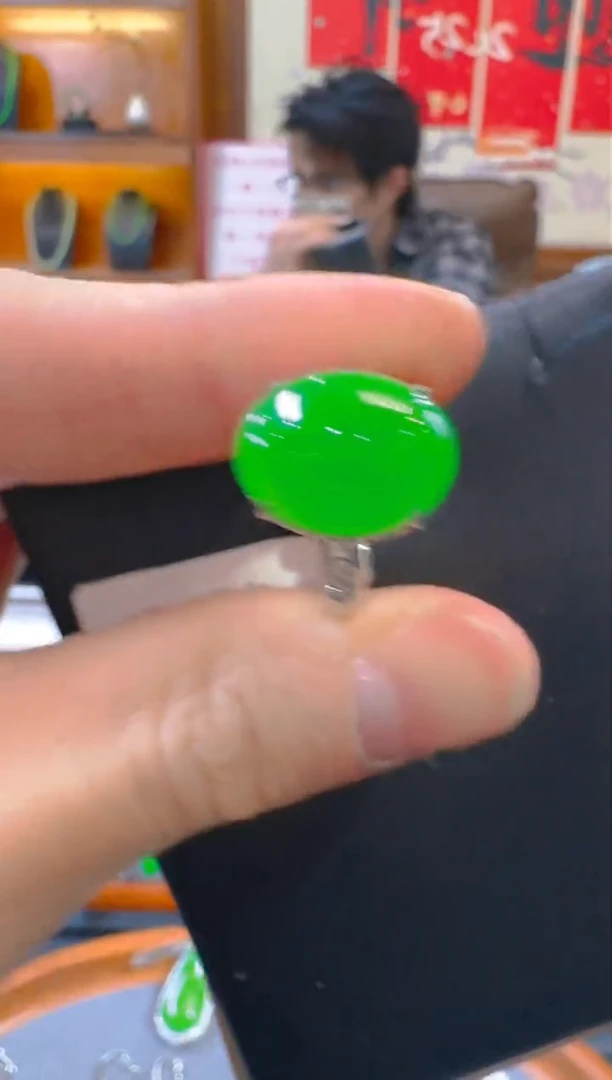 18K金镶嵌戒指翡翠天然A货翡翠