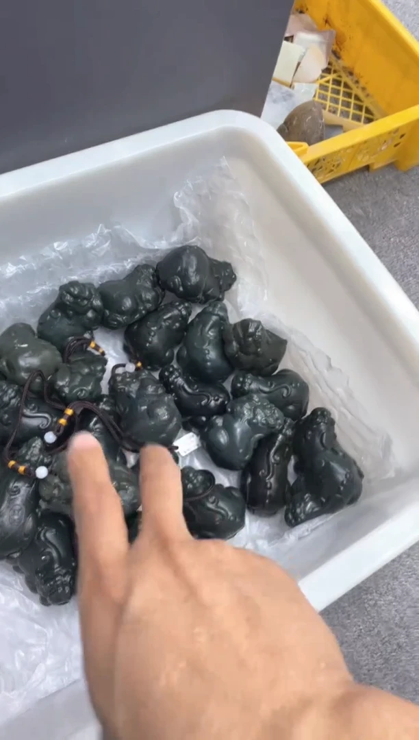 未镶嵌和田玉挂件摆件