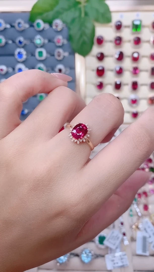 18K金镶嵌碧玺戒指碧玺2.15CT