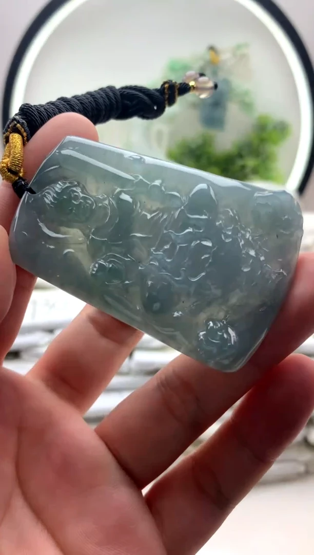 翡翠未镶嵌颈饰不动明王