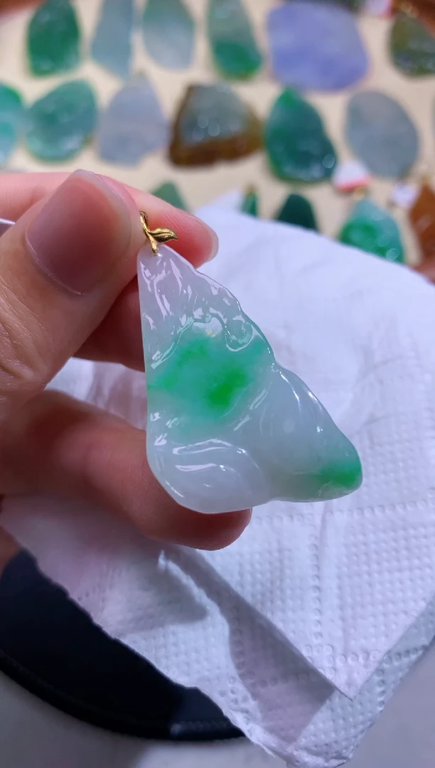 颈饰未镶嵌翡翠