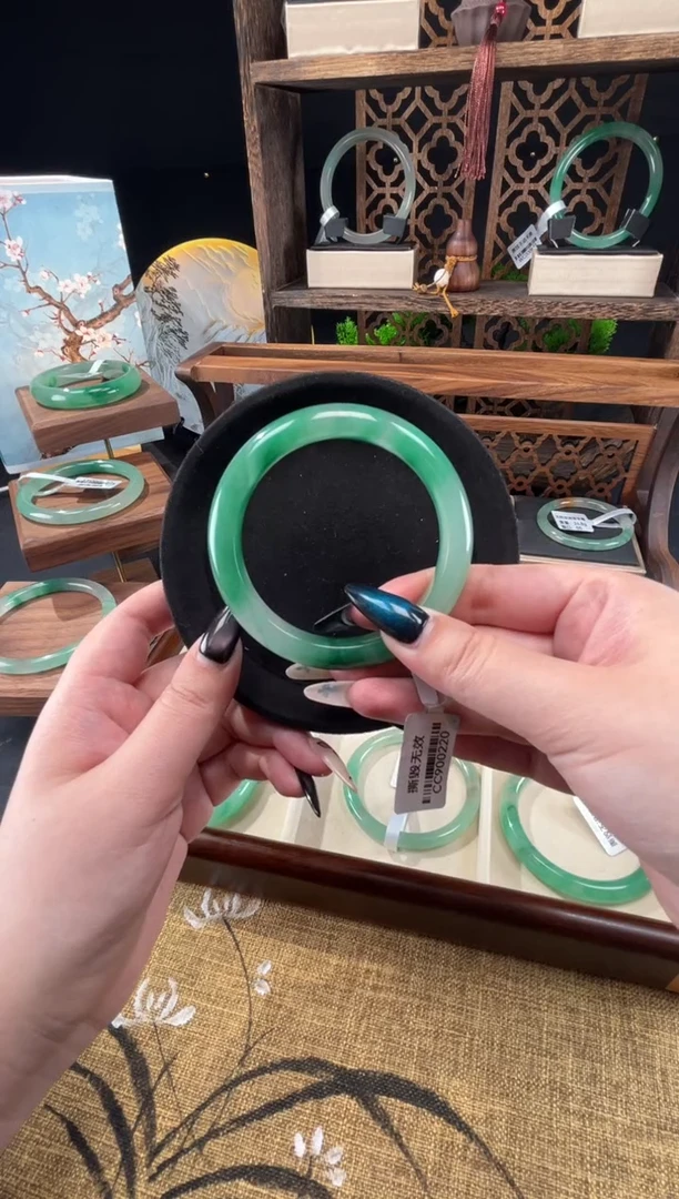 未镶嵌手镯石英质玉（非洲翠）圈口58