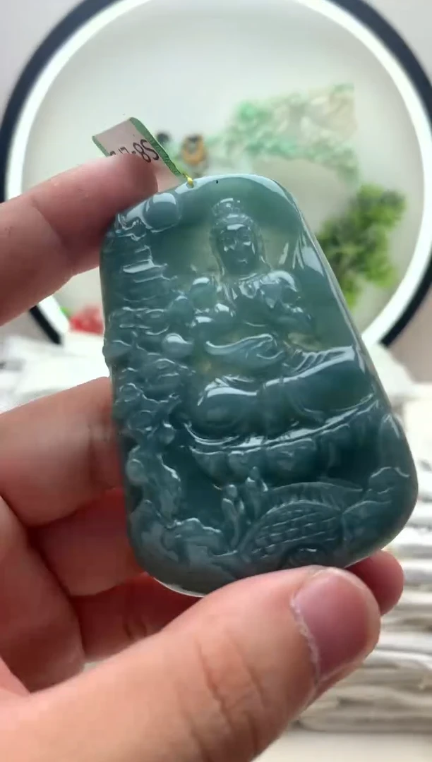 颈饰未镶嵌翡翠山水观音