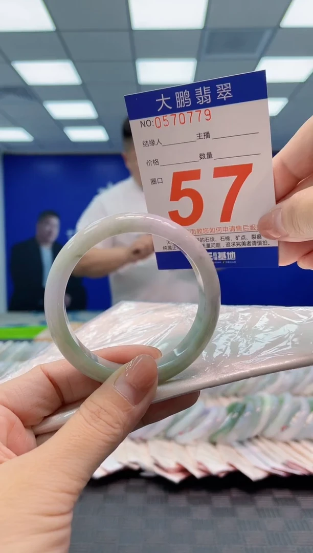 翡翠手镯未镶嵌AAAAAAAA