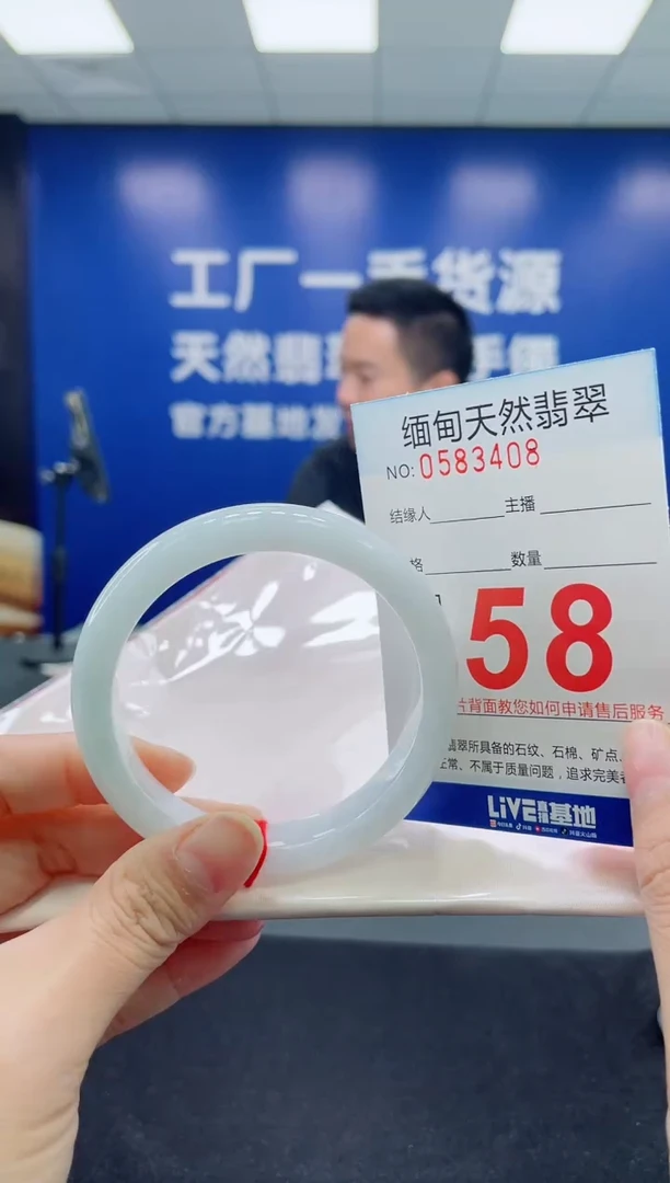 未镶嵌手镯翡翠天然翡翠手镯