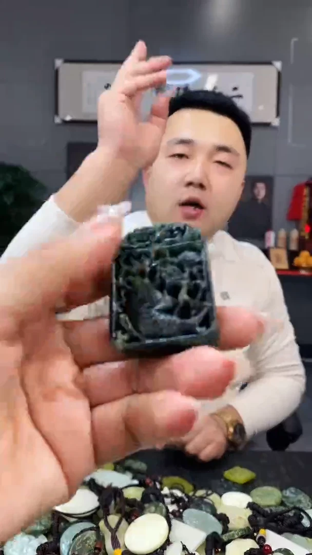 未镶嵌岫玉吊坠