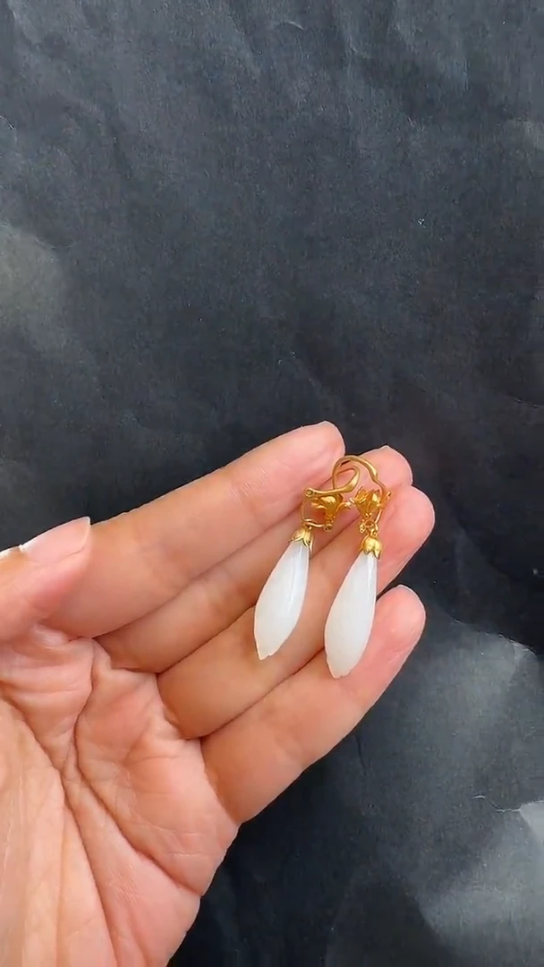 18K金镶嵌和田玉耳饰耳坠