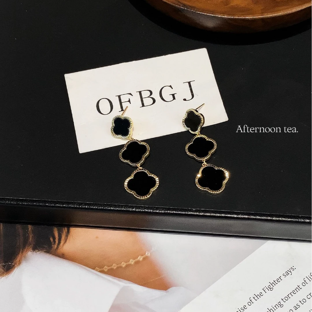 铜合金贝壳耳饰 2025新款时尚小四叶秋冬搭配耳环耳饰45059