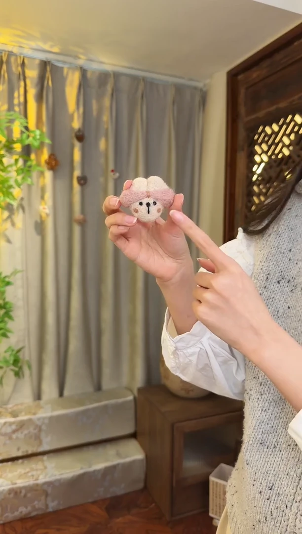 羊毛非遗羊毛毡包 胸针兔子