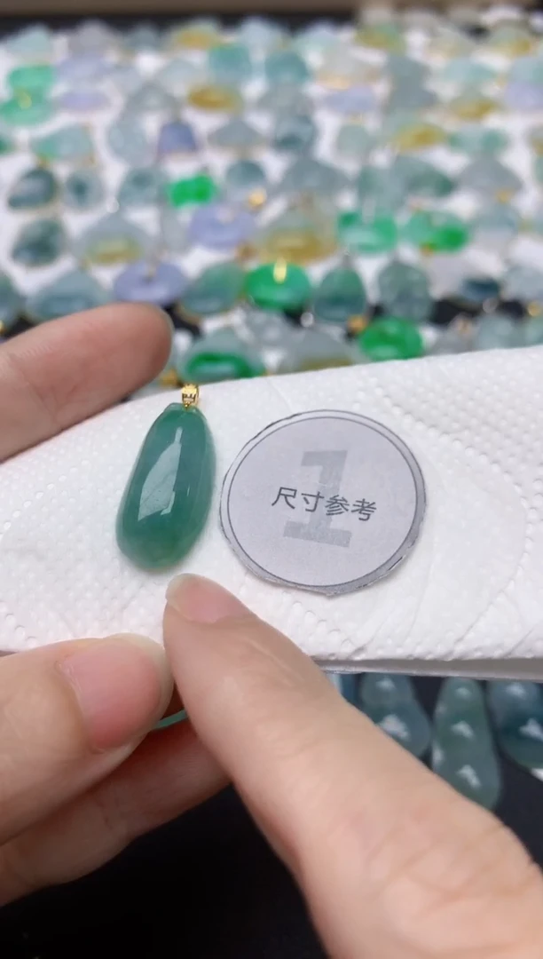 翡翠18K金镶嵌颈饰天然缅甸A货翡翠