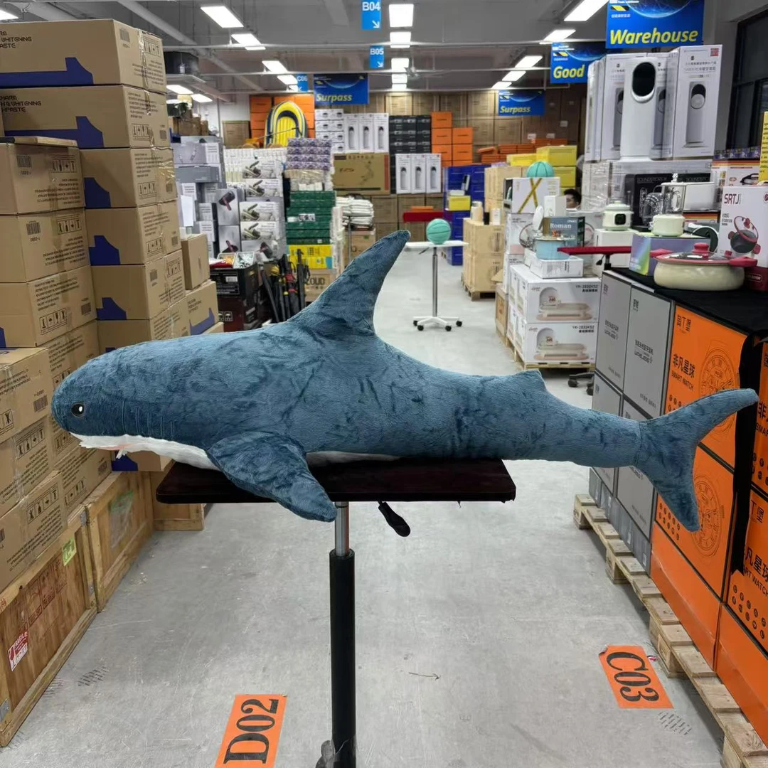 可爱鲨鱼抱枕卧室装饰床上抱枕随机发 JX