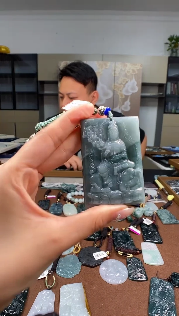 颈饰未镶嵌翡翠 多样性发其一