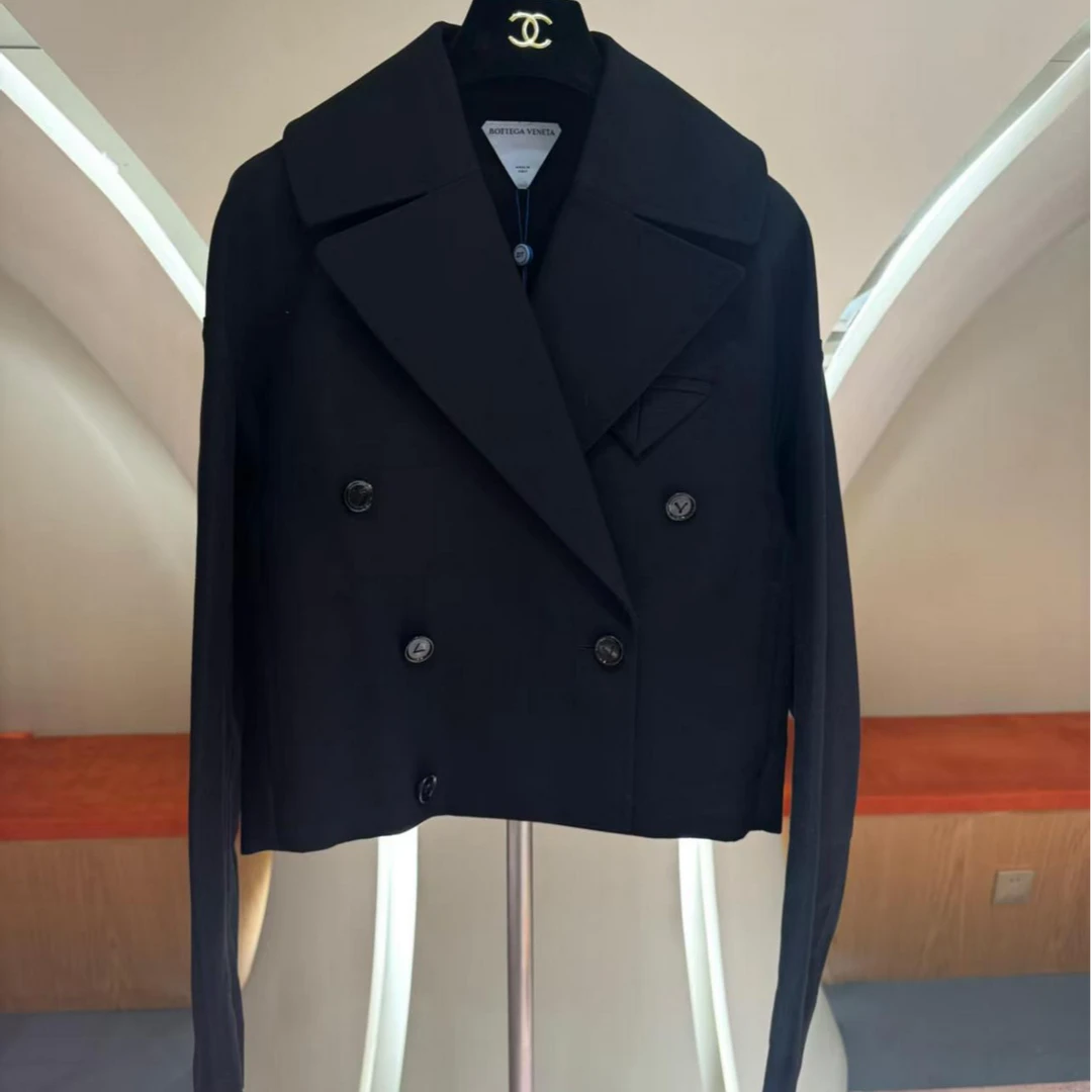 未使用 BOTTEGA VENETA/葆蝶家 双排扣三角标廓形短外套 36码