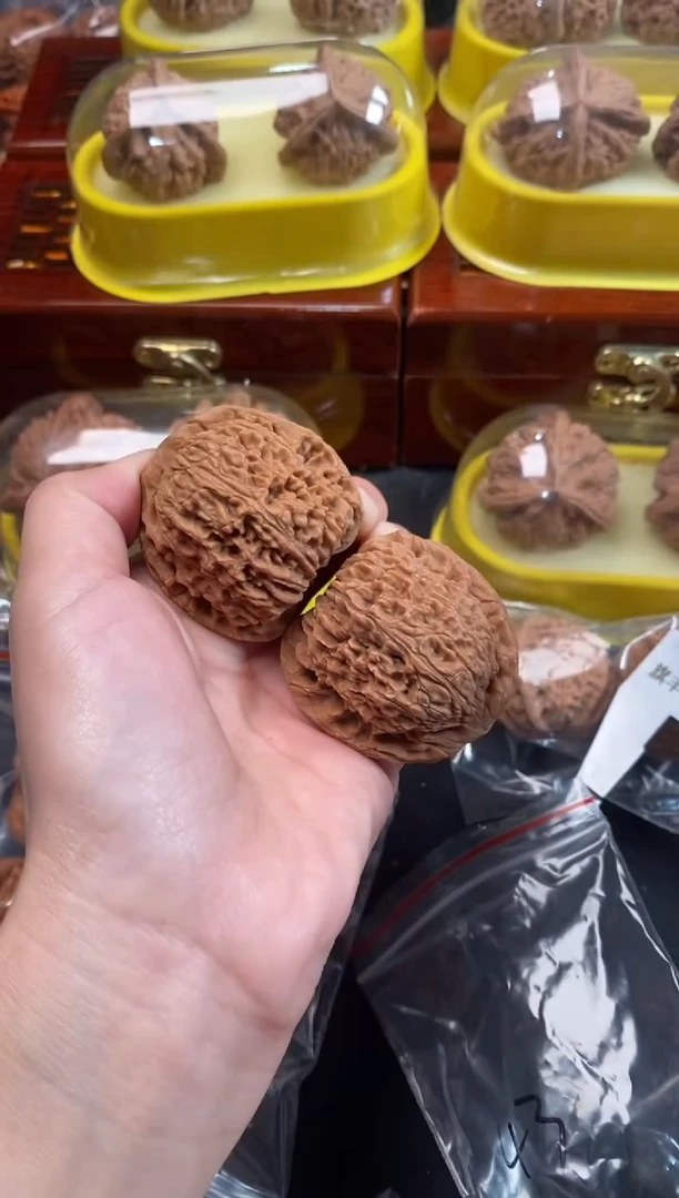 把件文玩核桃南疆石43尺Q496