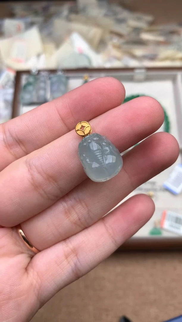 18K金镶嵌挂件翡翠一