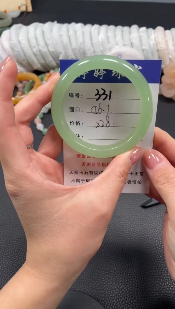 未镶嵌手镯石英质玉56