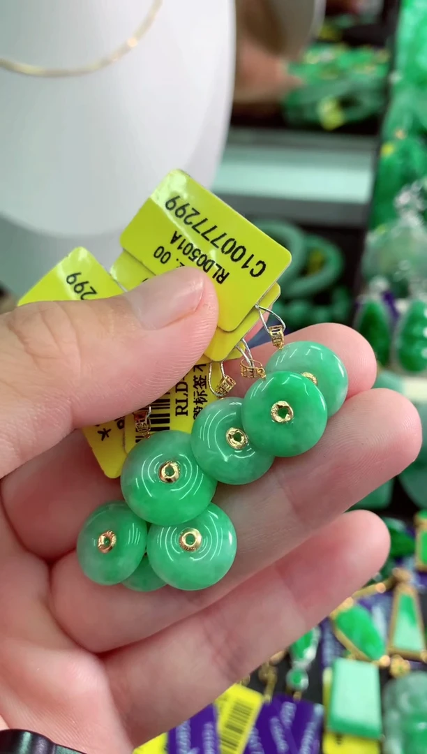 翡翠18K金镶嵌颈饰多样性发货其中一件