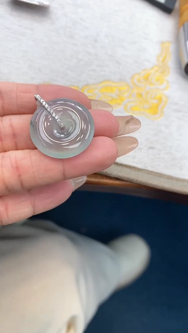 【闪购商品】翡翠颈饰18K金镶嵌平安扣