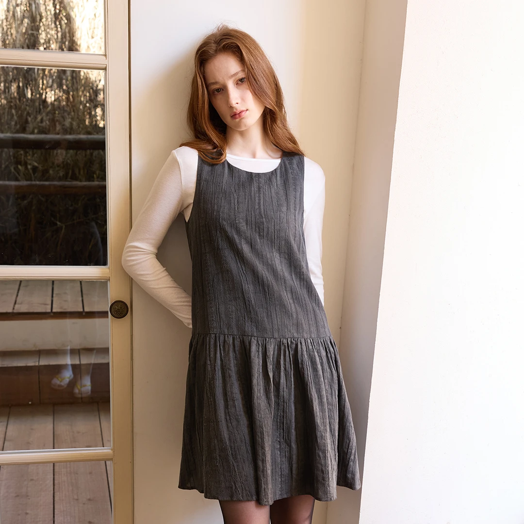 SECOND CALLING自然肌理黑色背心娃娃裙
