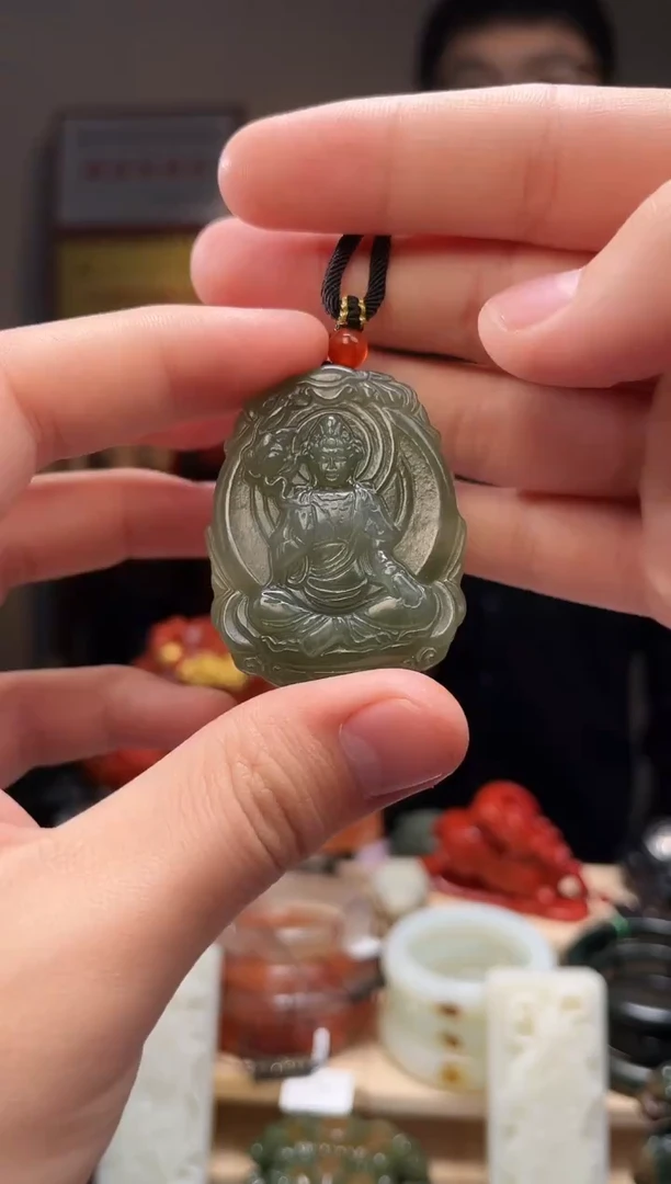 颈饰未镶嵌和田玉吊坠