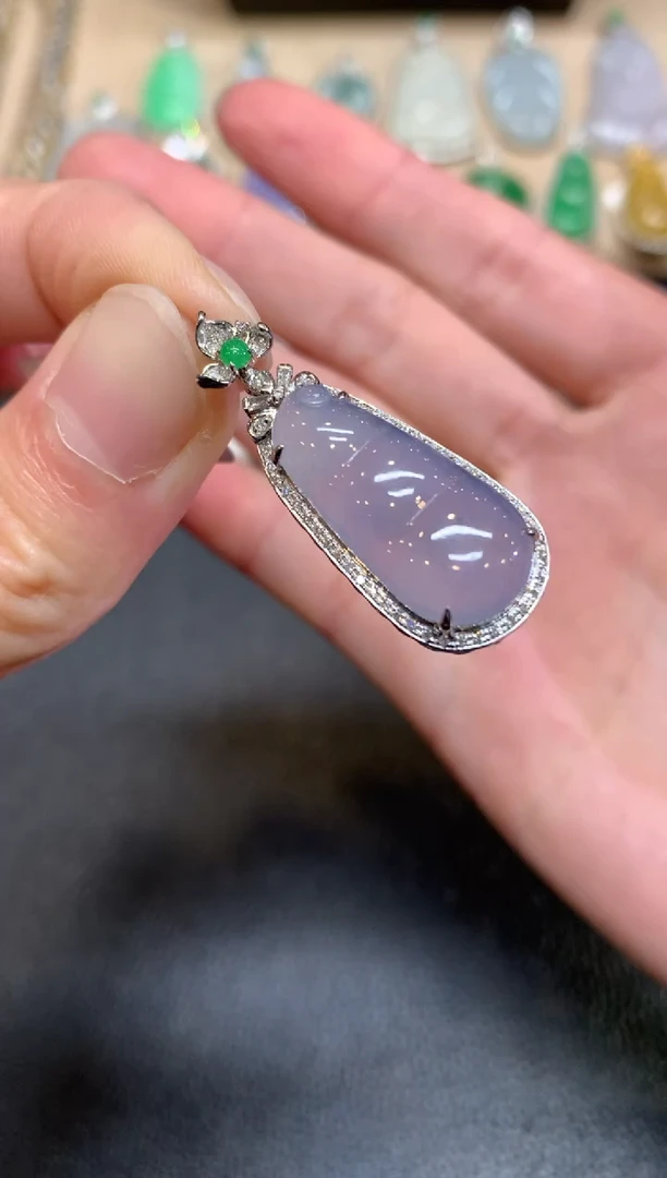 【闪购商品】翡翠颈饰18K金镶嵌福豆【无服务费】