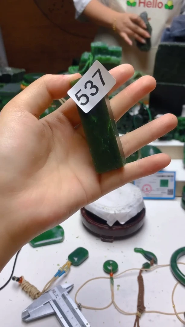 未镶嵌和田玉（碧玉）珠宝半成品0