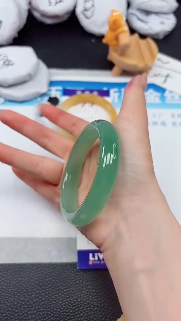 【闪购商品】石英质玉手镯未镶嵌756