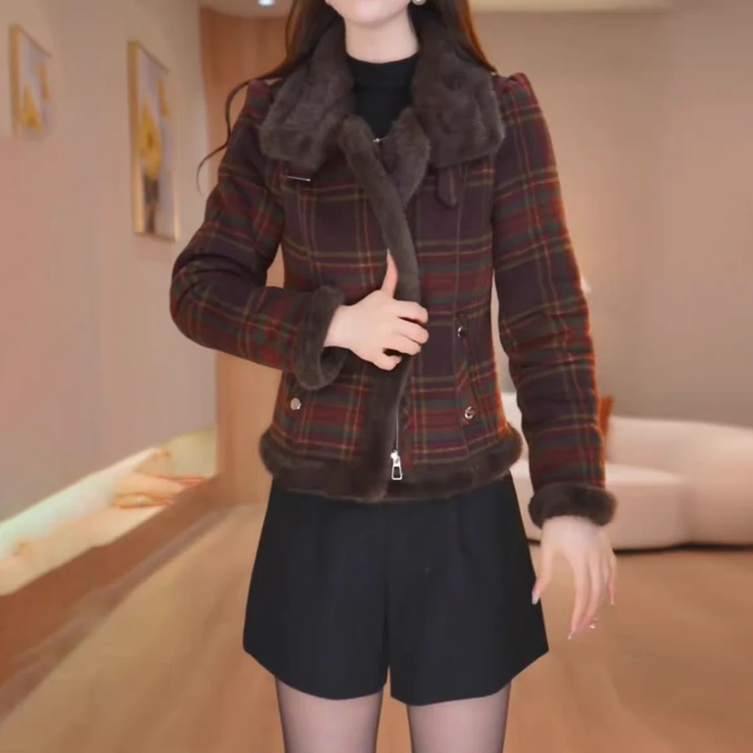 高档绒毛一体小个子时尚短外套2025冬季新款加厚保暖减龄显瘦外套